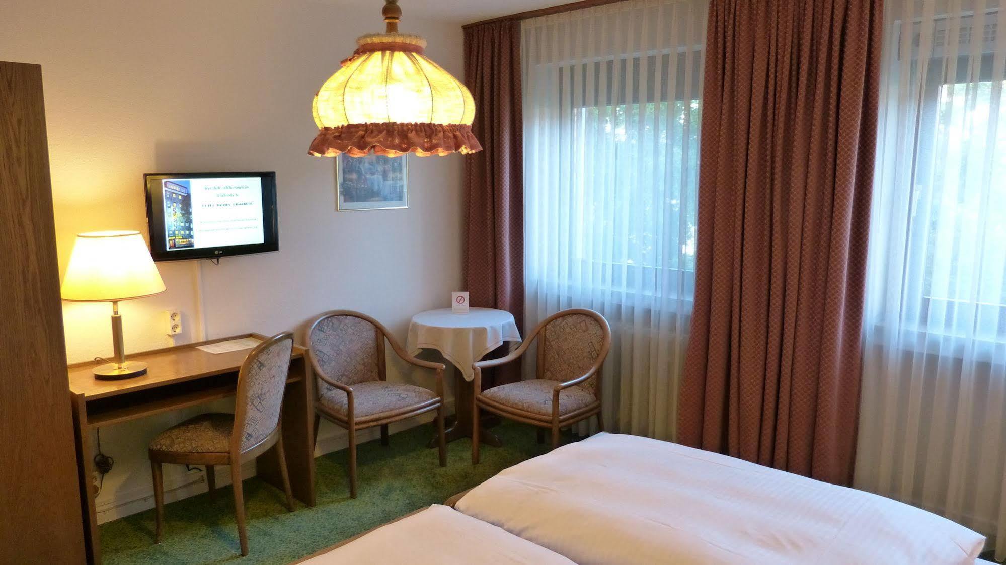 Hotel Wurms Dusseldorf Bagian luar foto