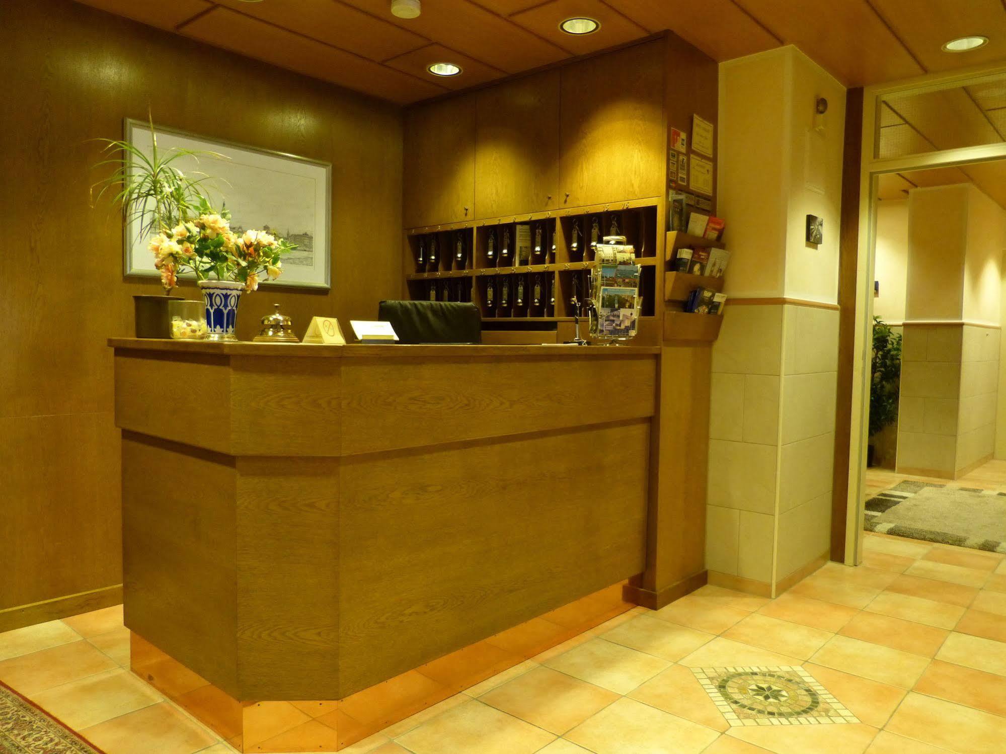 Hotel Wurms Dusseldorf Bagian luar foto