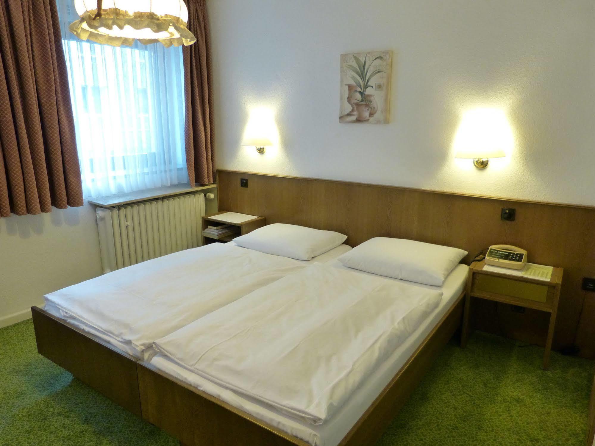 Hotel Wurms Dusseldorf Bagian luar foto