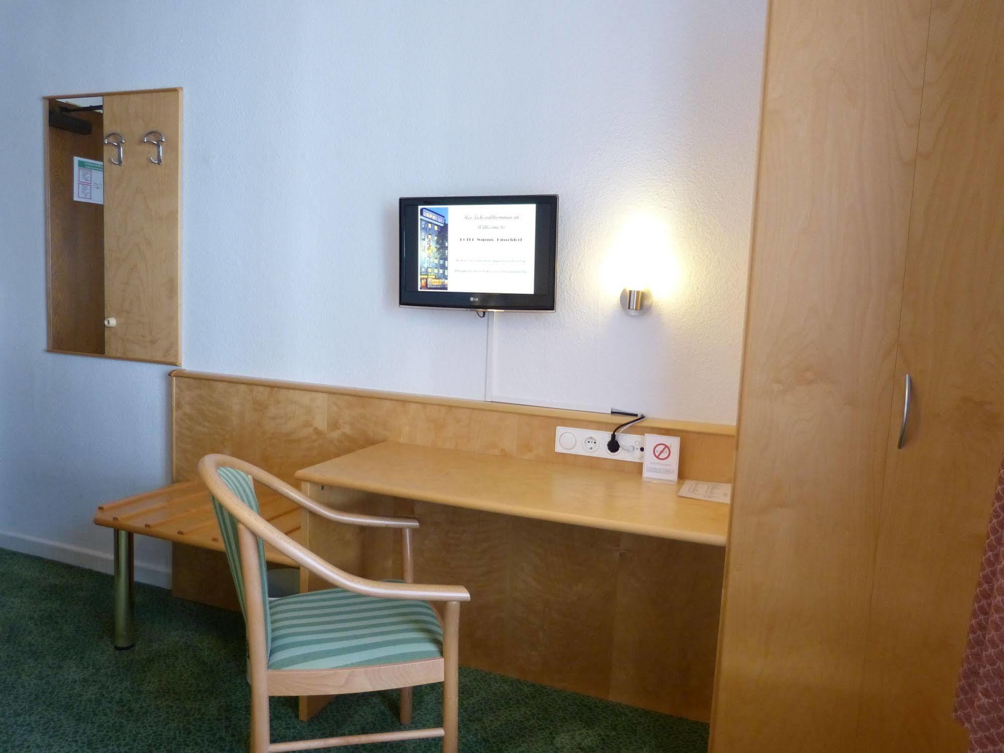 Hotel Wurms Dusseldorf Bagian luar foto