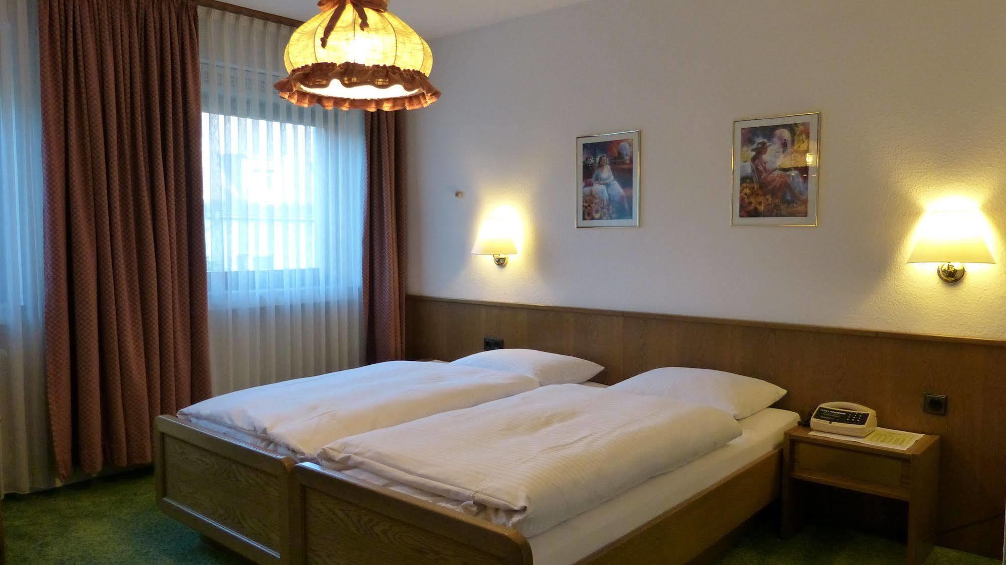 Hotel Wurms Dusseldorf Bagian luar foto