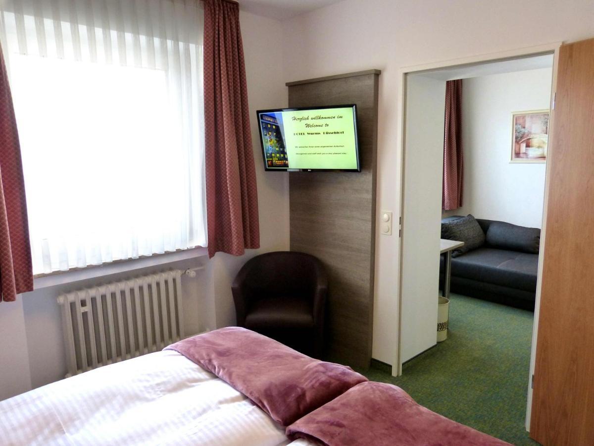Hotel Wurms Dusseldorf Bagian luar foto