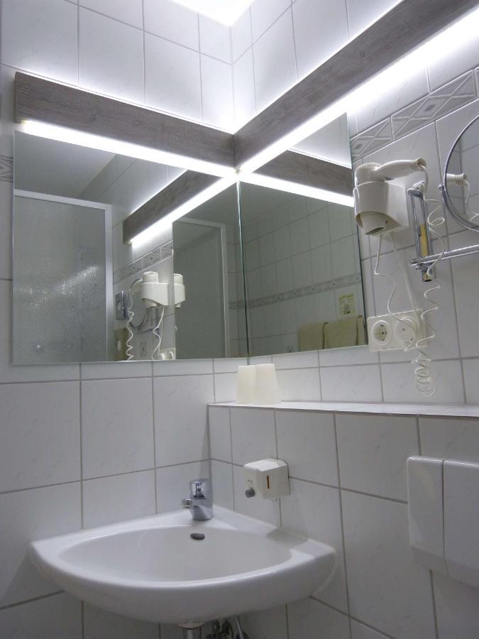 Hotel Wurms Dusseldorf Bagian luar foto