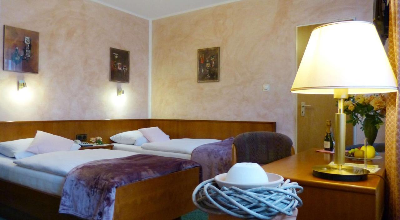 Hotel Wurms Dusseldorf Bagian luar foto