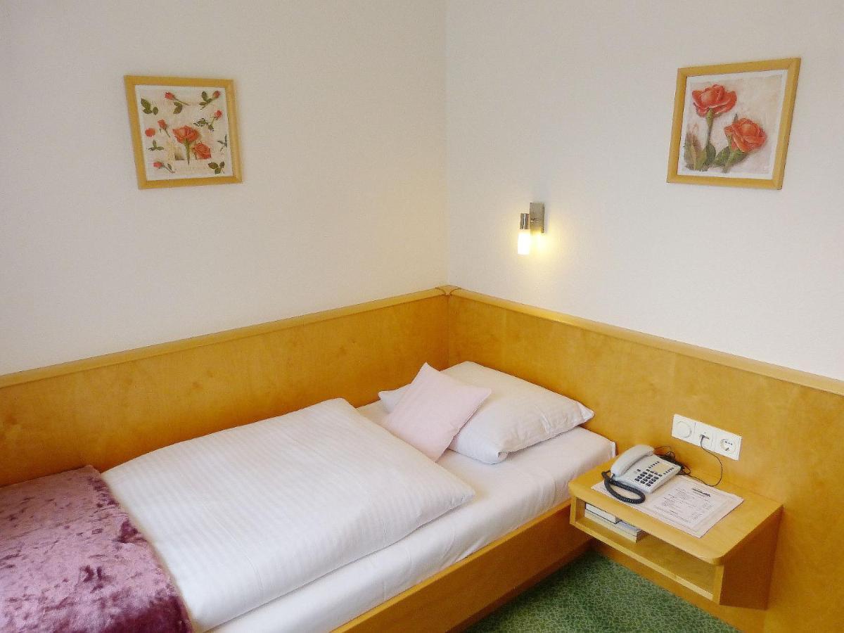 Hotel Wurms Dusseldorf Bagian luar foto