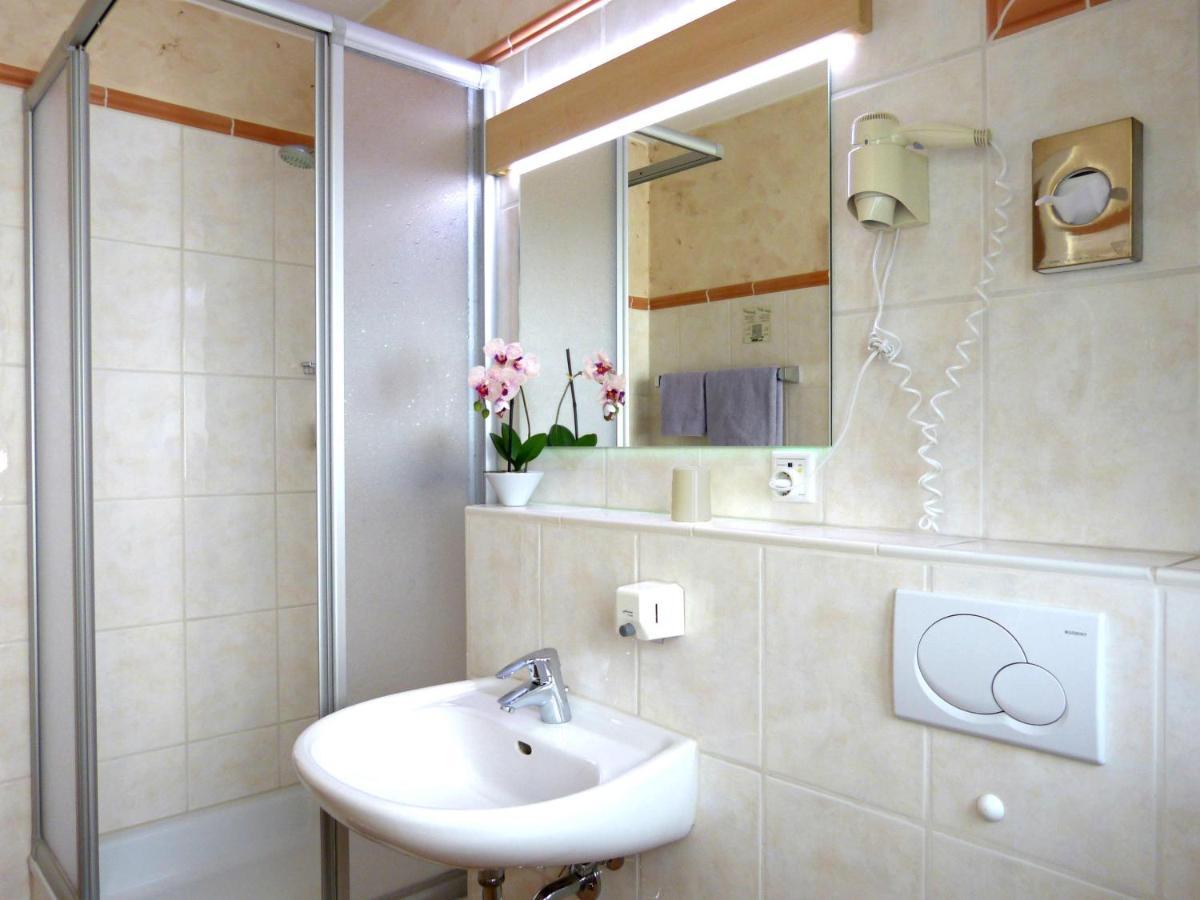 Hotel Wurms Dusseldorf Bagian luar foto